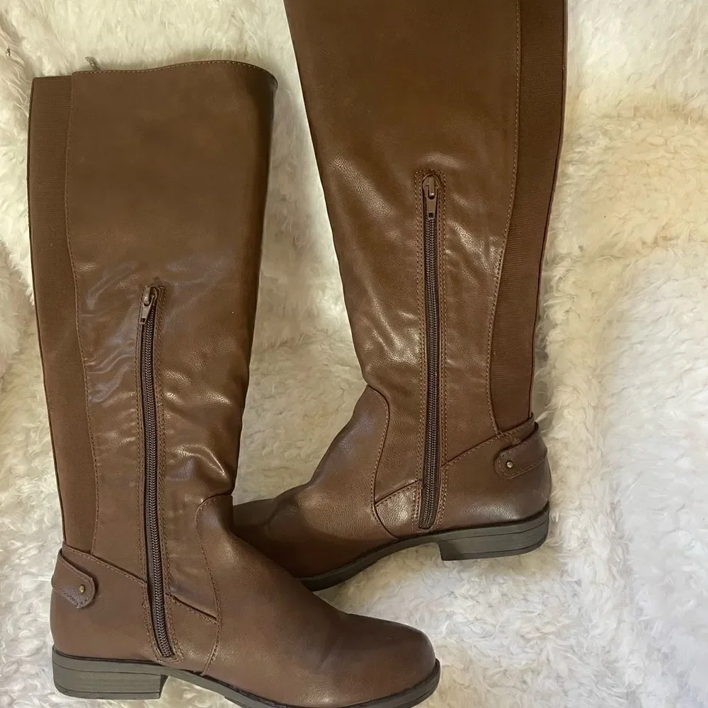 NWOT Brown knee high riding boots with side zipper and elastic extensions size9